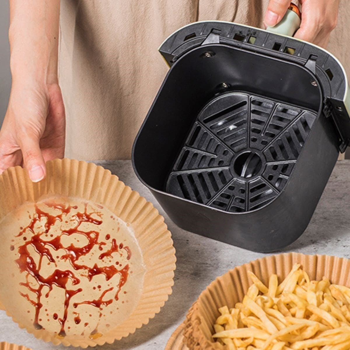 Roichil® 50 Adet Air Fryer Pişirme Kağıdı Tek Kullanımlık 23 Cm Yuvarlak Pişirme Kağıdı XXL PVC li — küçük görsel 3