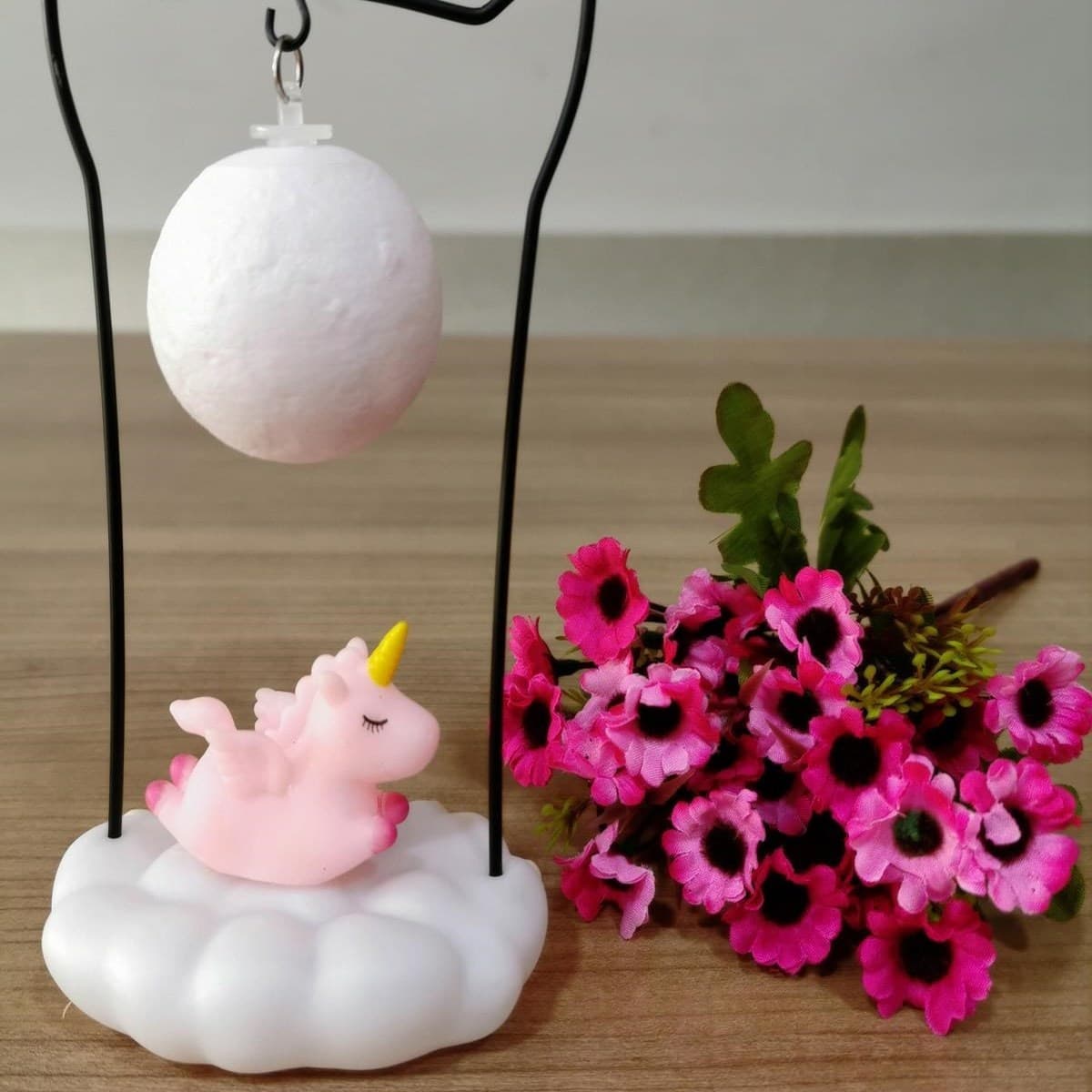 Roichil® Işık Altında Sallanan Renk Değiştiren Unicornlu Gece Lambası