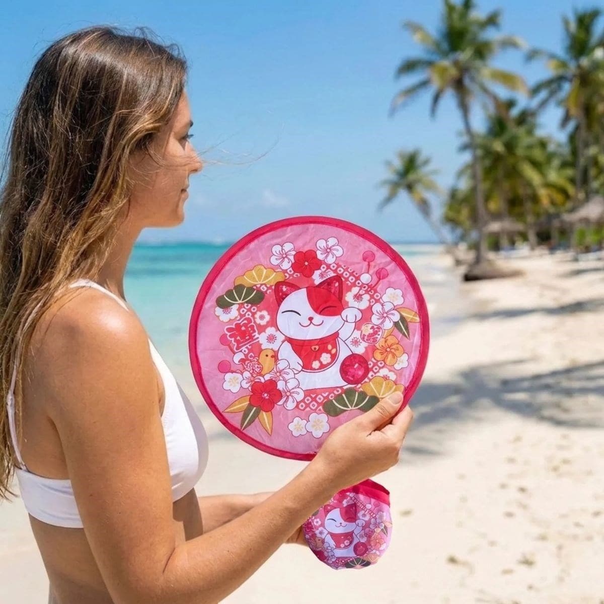 Roichil® Şanslı Kedi (Maneki Neko) Desenli Pratik Katlanabilir El Yelpazesi – Japon Stili Kılıflı Yuvarlak Pratik Otomatik Açılıp Kapanan Cep Yelpazes